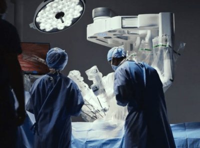 Surgeons in Operating Room with the da Vinci system